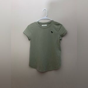 Abercrombie army green tee. Size 13-14